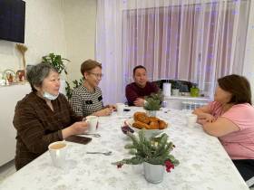 В канун Нового года министр труда Якутии побывала в гостях у приемной семьи Павловых