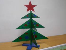 В Якутии осужденные соревновались в создании самой неординарной новогодней ёлки