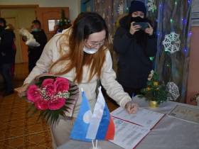 Первые новорожденные 2022 года в Олекминском районе Якутии получили сертификаты «Дети столетия»