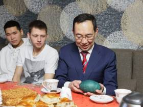 Глава Якутии встретился с многодетной семьей Котогоровых-Фурсо