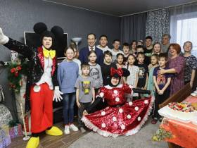 Глава Якутии встретился с многодетной семьей Котогоровых-Фурсо