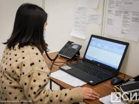 Глава Якутии проверил работу колл-центра единого номера "122"