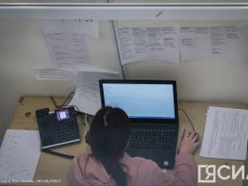 Глава Якутии проверил работу колл-центра единого номера "122"