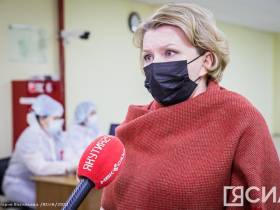 Глава Якутии проверил работу колл-центра единого номера "122"