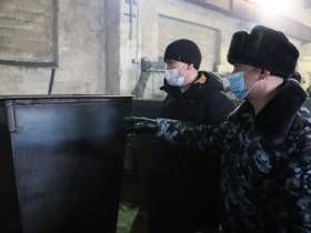 Якутскэкосети ознакомились с процессом производства контейнеров для мусора