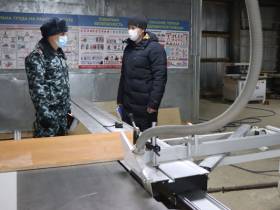 Якутскэкосети ознакомились с процессом производства контейнеров для мусора