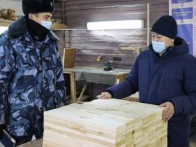 Якутскэкосети ознакомились с процессом производства контейнеров для мусора