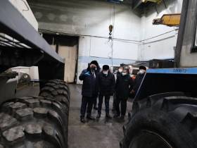 Альберт Семенов провел межведомственное выездное совещание по вопросам деятельности «Якутдорстроя»