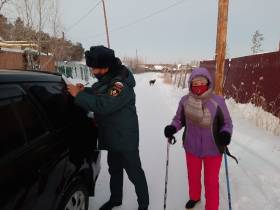 Сотрудники МЧС Якутии продолжают профилактическую работу в жилом секторе