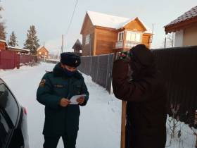 Сотрудники МЧС Якутии продолжают профилактическую работу в жилом секторе