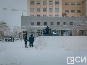 Фотофакт. В Якутске заливают каток