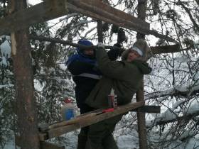 Госинспекторы Дирекции биоресурсов Якутии помогают диким животным зимой