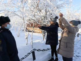 В Якутии осужденные женщины повязали розовые ленточки-символ борьбы против рака