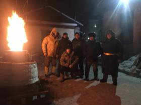 Кузнец из Якутии продемонстрировал тувинцам древнюю технологию выплавки железа