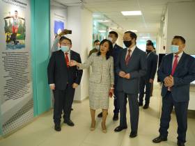 Соттинская школа Усть-Алданского улуса получила сертификат на приобретение автобуса