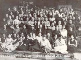 «Мы - не феминистки, мы - за сохранение семьи». Анжелика Андреева о женском движении в Якутии