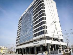 Жильцам вручили ключи от новых квартир в современном доме в Якутске