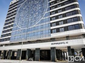 Жильцам вручили ключи от новых квартир в современном доме в Якутске