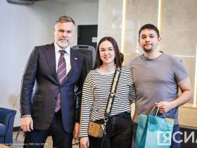 Жильцам вручили ключи от новых квартир в современном доме в Якутске