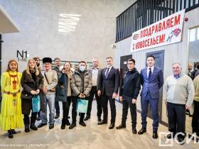 Жильцам вручили ключи от новых квартир в современном доме в Якутске