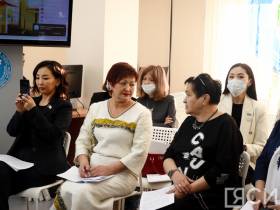 "Мы хотим услышать голос каждого делегата". В Якутии обсудили роль женщины в законодательной власти