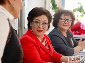 "Мы хотим услышать голос каждого делегата". В Якутии обсудили роль женщины в законодательной власти