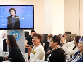 "Мы хотим услышать голос каждого делегата". В Якутии обсудили роль женщины в законодательной власти