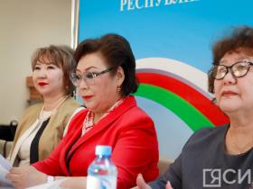 "Мы хотим услышать голос каждого делегата". В Якутии обсудили роль женщины в законодательной власти