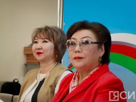 "Мы хотим услышать голос каждого делегата". В Якутии обсудили роль женщины в законодательной власти