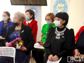 "Мы хотим услышать голос каждого делегата". В Якутии обсудили роль женщины в законодательной власти