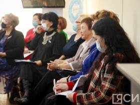 "Мы хотим услышать голос каждого делегата". В Якутии обсудили роль женщины в законодательной власти