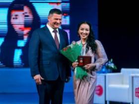 В Якутии женщинам и многодетным матерям вручили высокие государственные награды