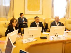 11 гимназий и лицеев Якутии получили сертификаты признания первого президента республики