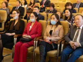 11 гимназий и лицеев Якутии получили сертификаты признания первого президента республики