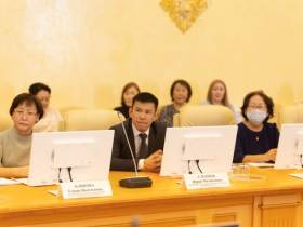 11 гимназий и лицеев Якутии получили сертификаты признания первого президента республики