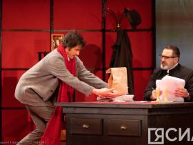 В Русском драмтеатре Якутска состоялась премьера комедии "Академия смеха"