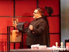 В Русском драмтеатре Якутска состоялась премьера комедии "Академия смеха"