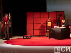 В Русском драмтеатре Якутска состоялась премьера комедии "Академия смеха"