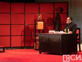 В Русском драмтеатре Якутска состоялась премьера комедии "Академия смеха"