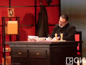 В Русском драмтеатре Якутска состоялась премьера комедии "Академия смеха"