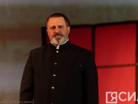 В Русском драмтеатре Якутска состоялась премьера комедии "Академия смеха"