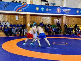 Турнир по борьбе хапсагай в Хангаласском районе Якутии посвятили 100-летию ЯАССР