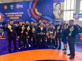 Турнир по борьбе хапсагай в Хангаласском районе Якутии посвятили 100-летию ЯАССР