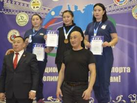 Титулованные мас-рестлеры вернули свое лидерство на чемпионате Якутии