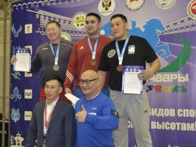 Титулованные мас-рестлеры вернули свое лидерство на чемпионате Якутии