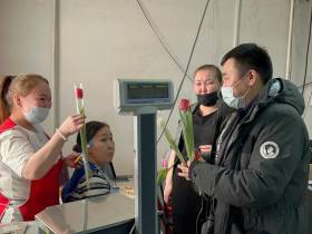 Весна начинается с улыбки женщины. Жительниц Нюрбы поздравили с 8 Марта