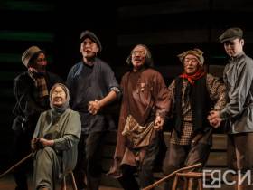 ФОТО. В Саха театре состоялась премьера спектакля «Маарыкчаан ыччаттара» от Сергея Потапова