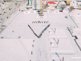 В Якутске прошел флешмоб к годовщине воссоединения Крыма с Россией