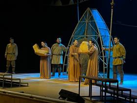 Премьера спектакля «Улуу Даарын»: Что происходит в закулисье театра Олонхо