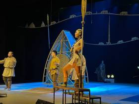 Премьера спектакля «Улуу Даарын»: Что происходит в закулисье театра Олонхо